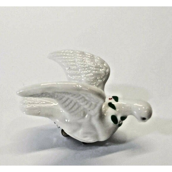 KSD VINTAGE Silvestri Ceramic Clip On Holly & Ivy Flying Dove Ornament Decor EUC - Picture 1 of 4